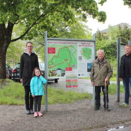 Neue Starttafel für Wald- und Erlebnispfad aufgestellt