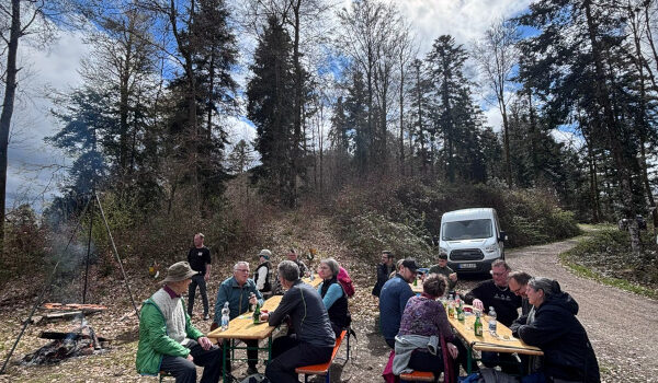 Osterhasen-Wanderung mit Club82 Osterhasen-Wanderung mit Club82